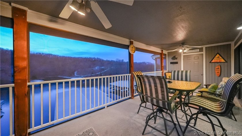 Top floor, vaulted ceilings, fully updated, furnished and - photo 38