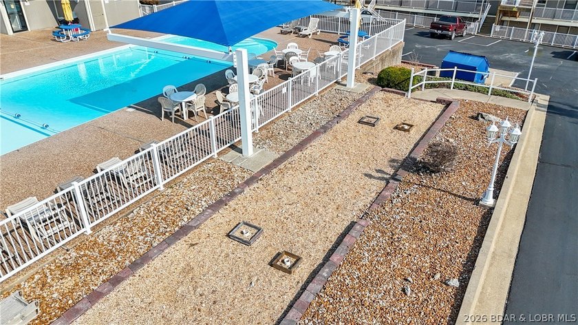 Top floor, vaulted ceilings, fully updated, furnished and - photo 45