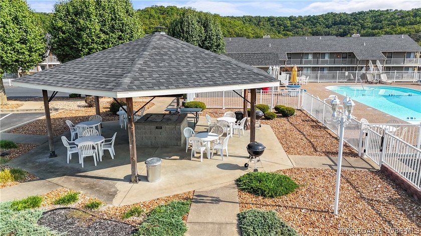 Top floor, vaulted ceilings, fully updated, furnished and - photo 47