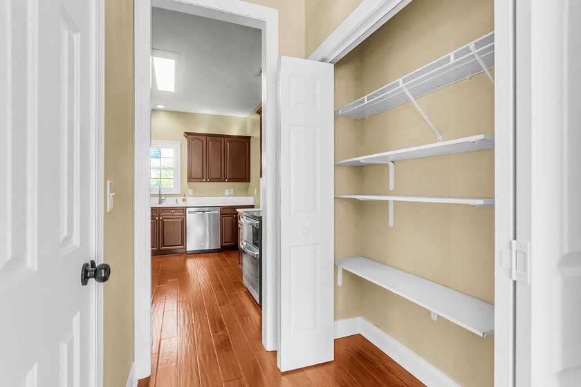Welcome Home to 319 Lindrick Court! A Stunning Colonial-Style - photo 14