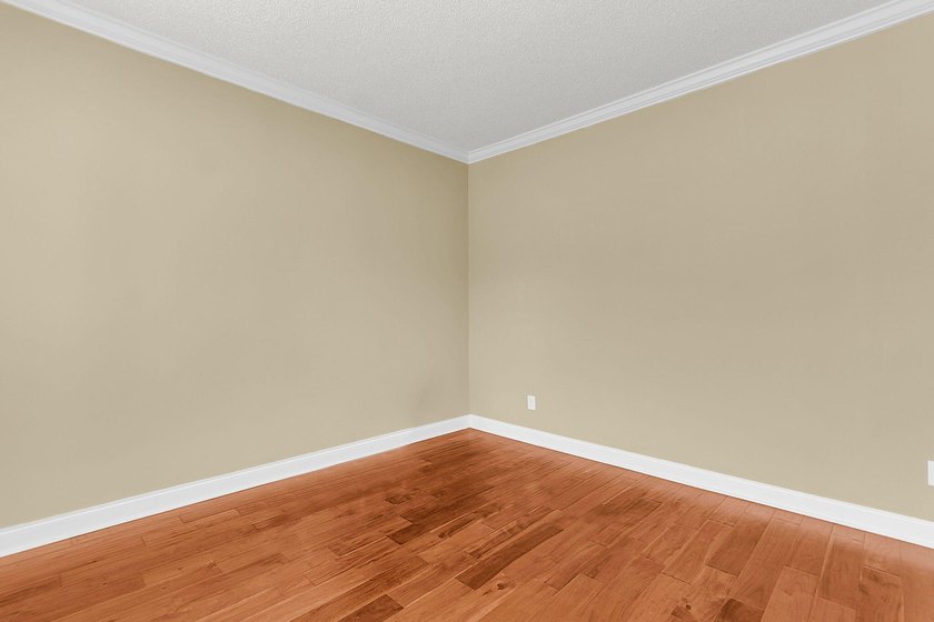 Welcome Home to 319 Lindrick Court! A Stunning Colonial-Style - photo 30