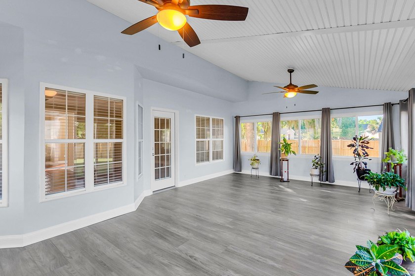 Welcome Home to 319 Lindrick Court! A Stunning Colonial-Style - photo 33