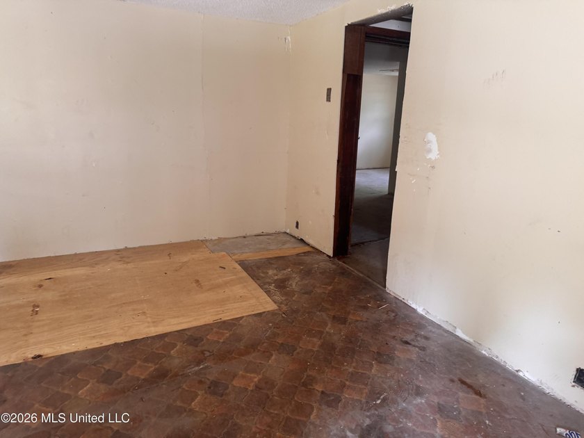 nvestor Special in Prime Pascagoula Location - Two Homes - photo 4