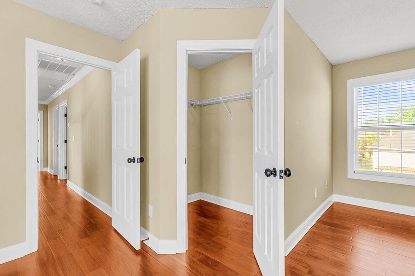 Welcome Home to 319 Lindrick Court! A Stunning Colonial-Style - photo 46
