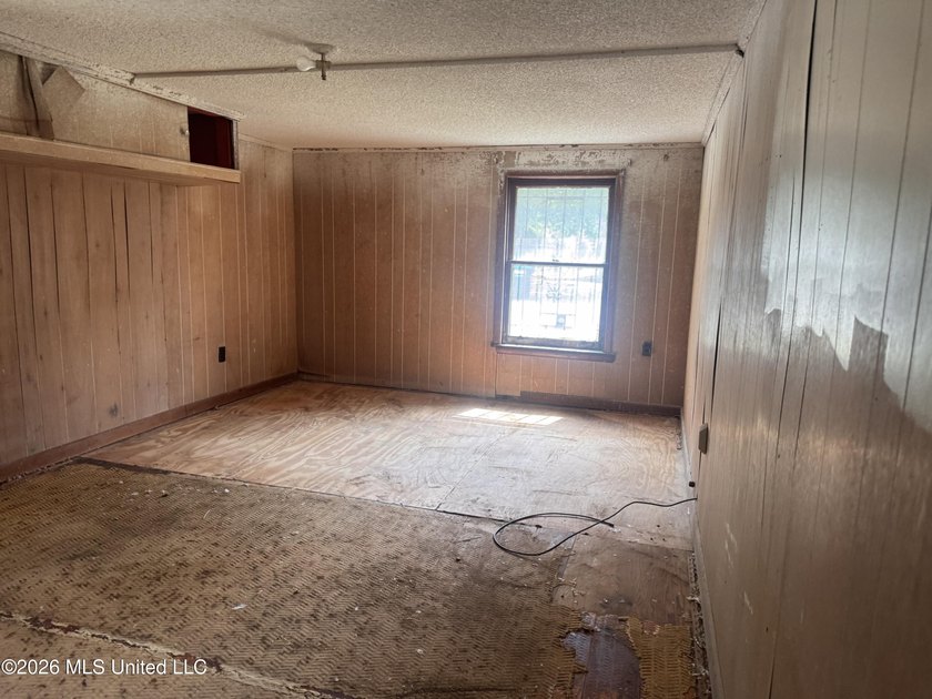 nvestor Special in Prime Pascagoula Location - Two Homes - photo 6