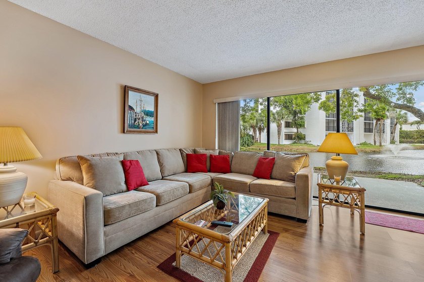 Lovely ground floor condo in one of the most desirable beach - photo 5