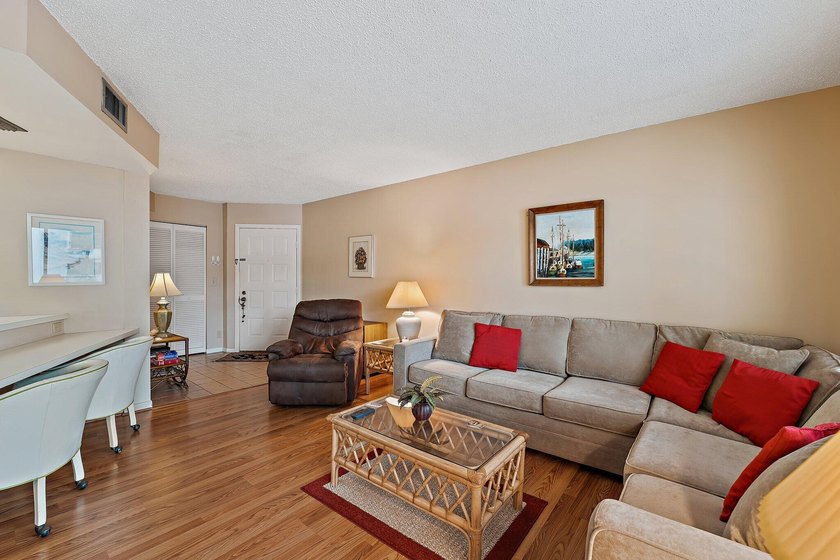 Lovely ground floor condo in one of the most desirable beach - photo 6