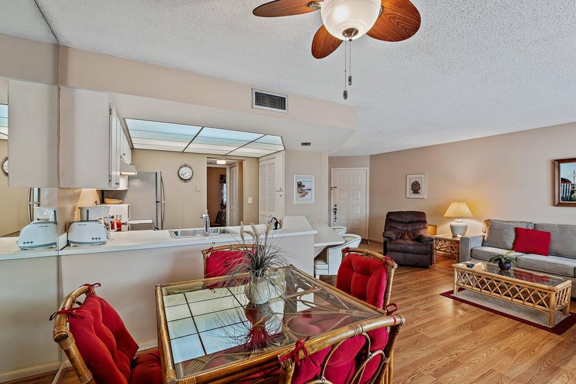 Lovely ground floor condo in one of the most desirable beach - photo 8