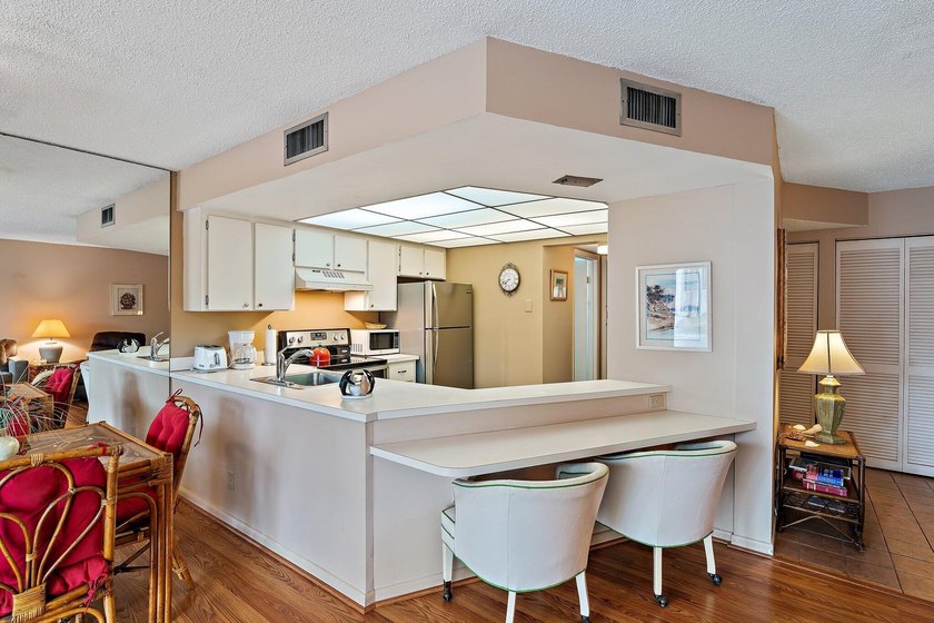 Lovely ground floor condo in one of the most desirable beach - photo 10