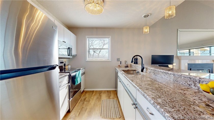 LAKE OF THE OZARKS - Panoramic Main Channel Views - Top-Floor - photo 13