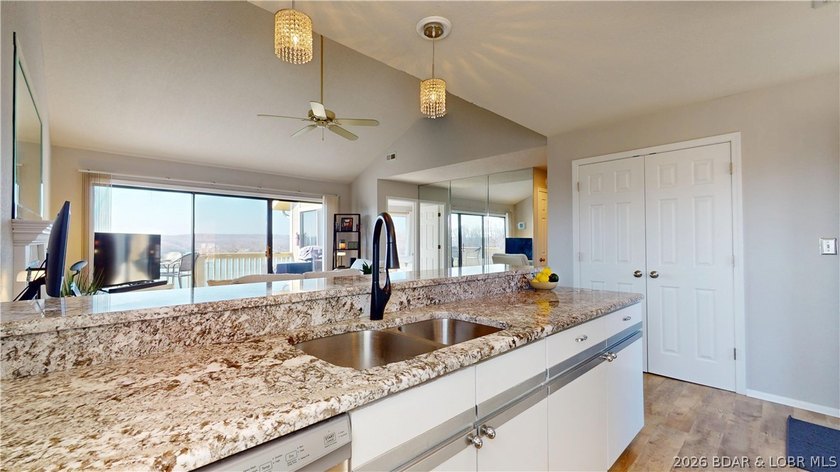 LAKE OF THE OZARKS - Panoramic Main Channel Views - Top-Floor - photo 14