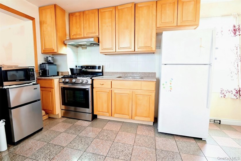 Two-family house located in Flushing, well-maintained, features - photo 15