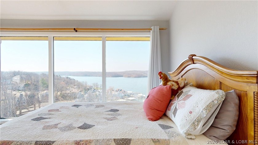 LAKE OF THE OZARKS - Panoramic Main Channel Views - Top-Floor - photo 18