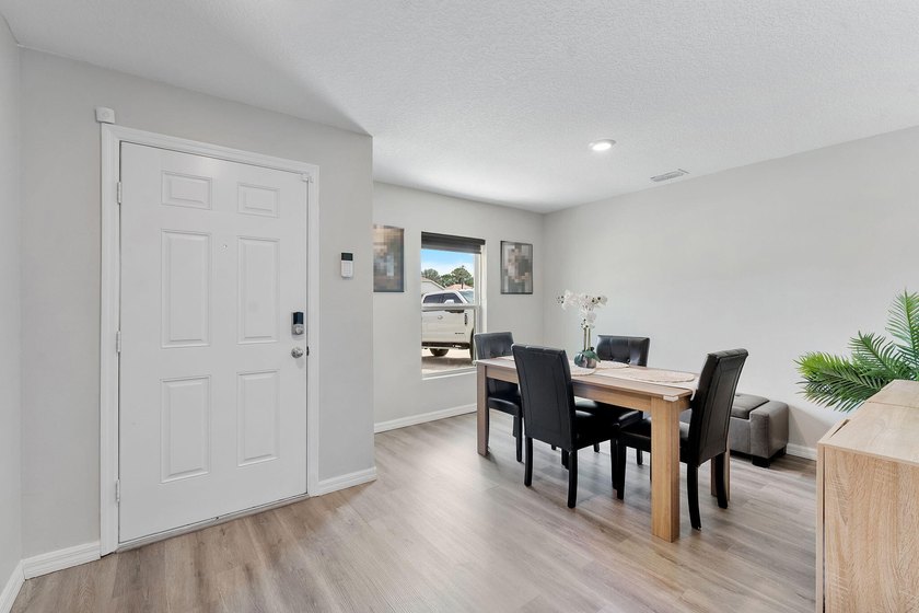 Discover this stunning 4 bedroom, 2 bathroom single family home - photo 2
