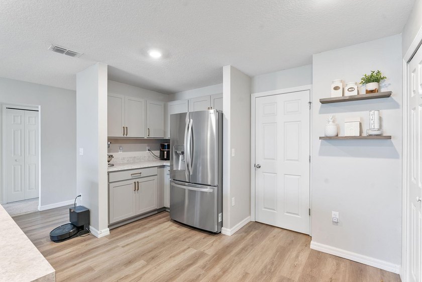 Discover this stunning 4 bedroom, 2 bathroom single family home - photo 10