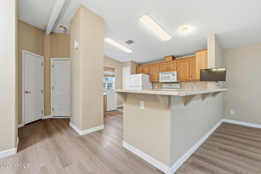 THIS IS IT!!! Updated, Corner Lot, MOVE IN READY beauty with - photo 8