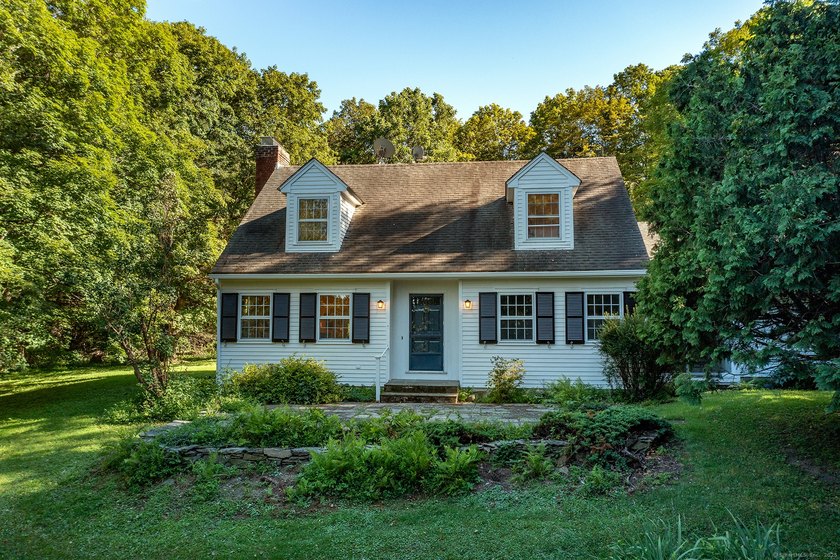 Nestled within one of Roxbury, Connecticut's most quiet and - photo 2