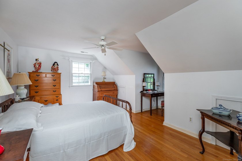 Nestled within one of Roxbury, Connecticut's most quiet and - photo 10