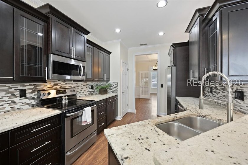 Located in the sought-after University Park community, this - photo 12