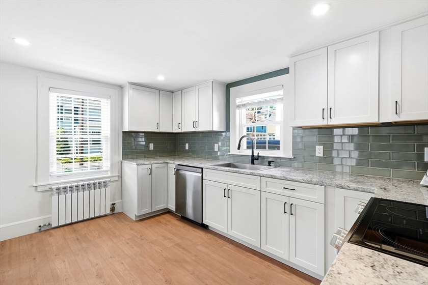 Welcome to this meticulously renovated four-bedroom Colonial - photo 5