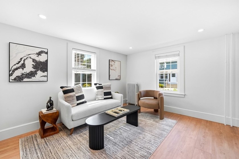 Welcome to this meticulously renovated four-bedroom Colonial - photo 7