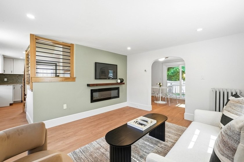 Welcome to this meticulously renovated four-bedroom Colonial - photo 8