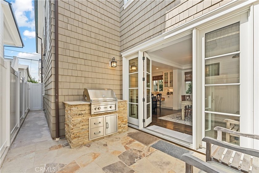 Just a few steps away from the South Bayfront, 115 Topaz is the - photo 5