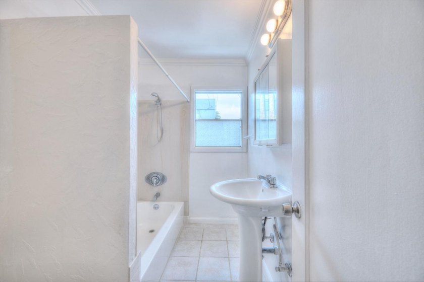 Triplex property located at 6029 MacArthur Blvd in Oakland - photo 13