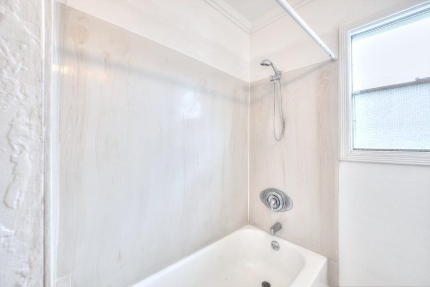Triplex property located at 6029 MacArthur Blvd in Oakland - photo 15