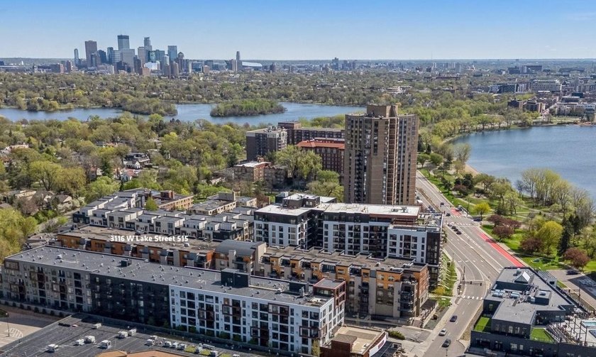 Top-floor condo in an incredible location in the Loop Calhoun - photo 2