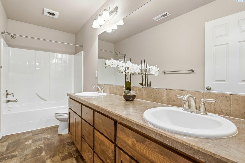 Nestled in the highly sought-after Badger Mountain Village - photo 23
