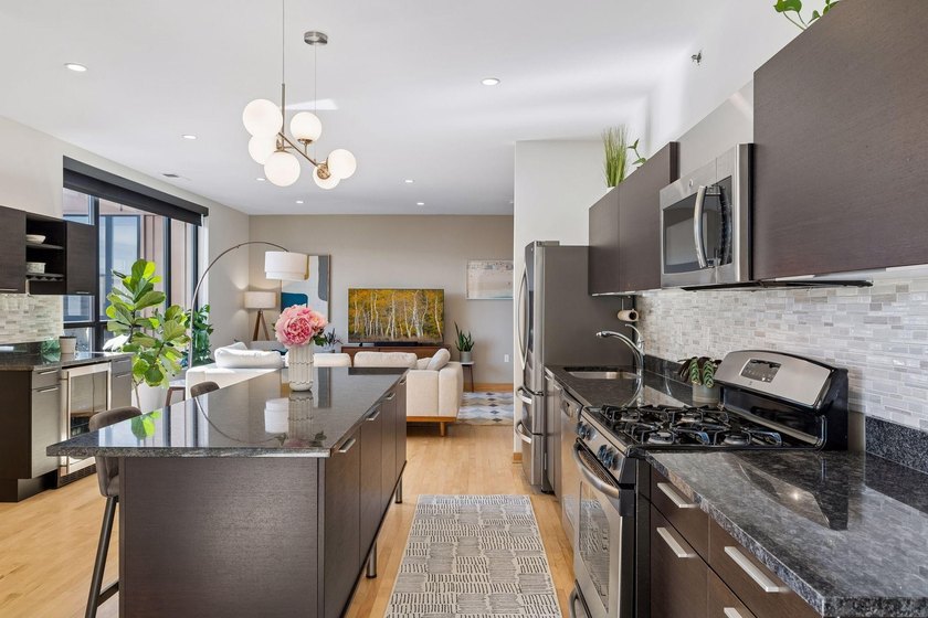 Top-floor condo in an incredible location in the Loop Calhoun - photo 4