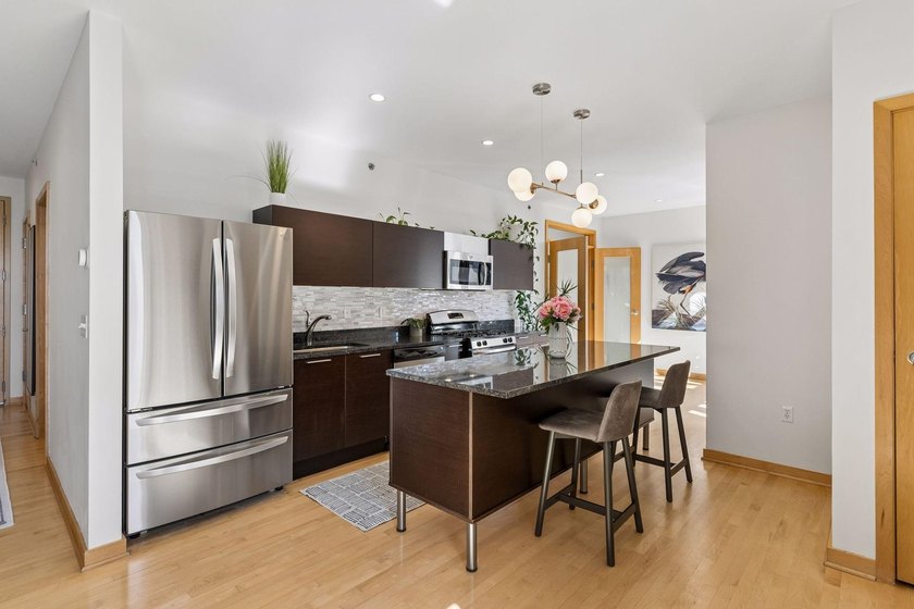 Top-floor condo in an incredible location in the Loop Calhoun - photo 6