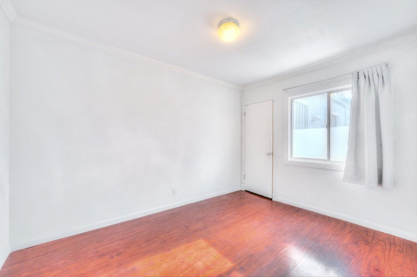 Triplex property located at 6029 MacArthur Blvd in Oakland - photo 31