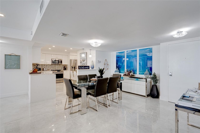 Stunning, Fully Remodeled Oceanfront Condo on the Galt Mile! - photo 5
