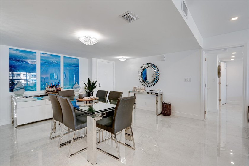 Stunning, Fully Remodeled Oceanfront Condo on the Galt Mile! - photo 6