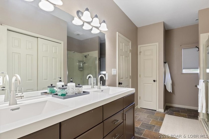 A unicorn! A THREE bedroom, TWO-AND-A-HALF bath golf cottage at - photo 14
