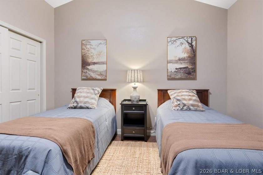 A unicorn! A THREE bedroom, TWO-AND-A-HALF bath golf cottage at - photo 15