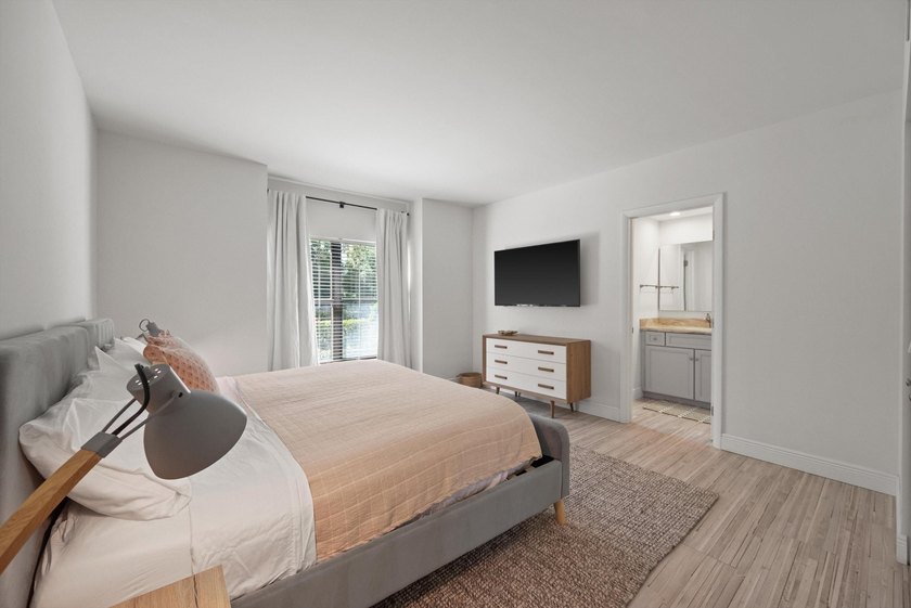 This stunning 3-bedroom, 3.1-bath Golf Cottage has been - photo 16