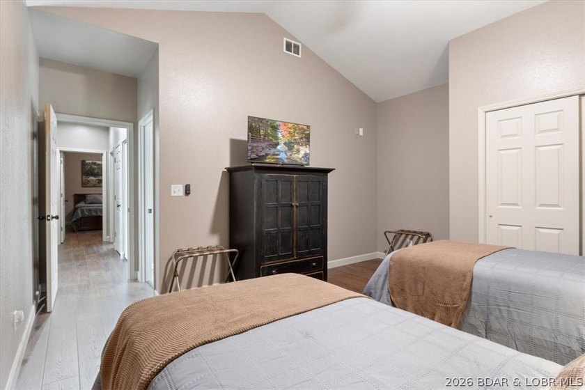 A unicorn! A THREE bedroom, TWO-AND-A-HALF bath golf cottage at - photo 17