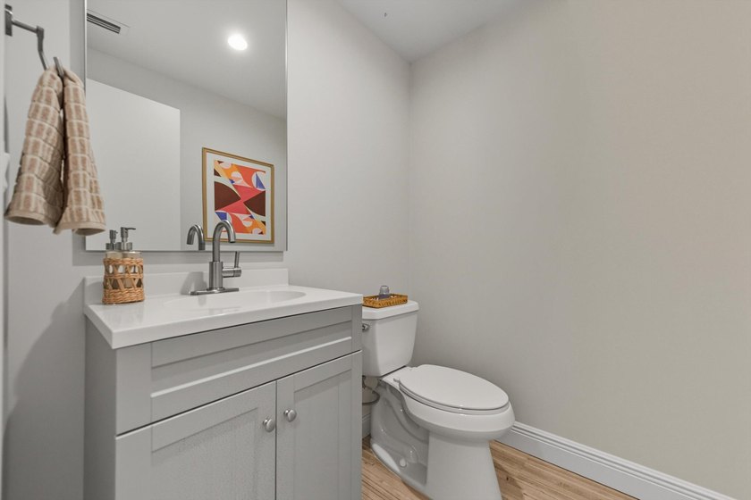This stunning 3-bedroom, 3.1-bath Golf Cottage has been - photo 20