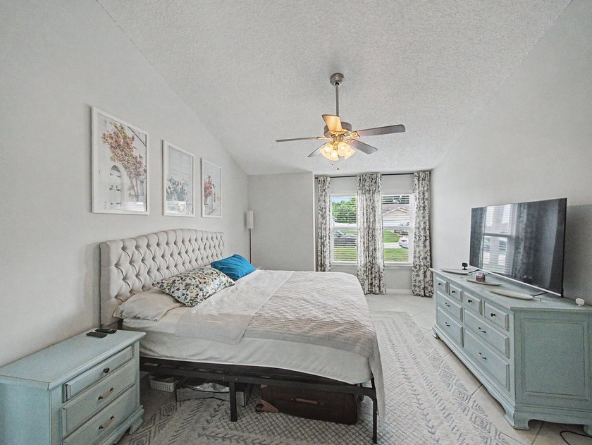 Your Florida Home is Move-In Ready and Loaded with Upgrades! - photo 2