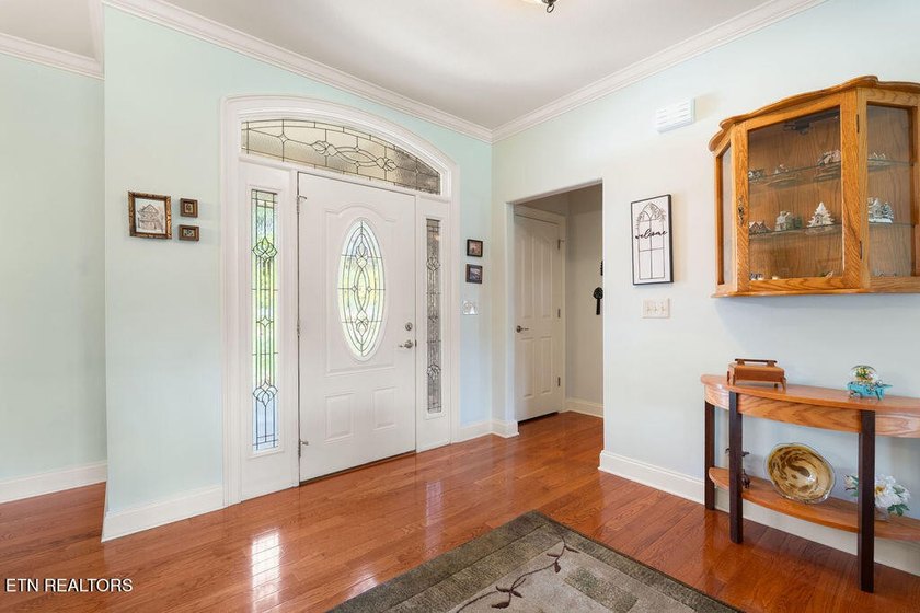 **FIRST TIME ON MARKET.** Beautiful GOLF FRONT with Amazing - photo 5