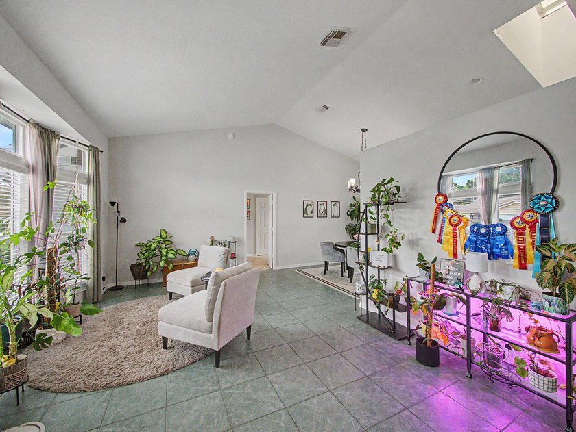 Your Florida Home is Move-In Ready and Loaded with Upgrades! - photo 10