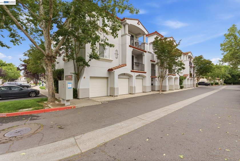 Welcome to the highly sought-after Monte Vista community! This - photo 27