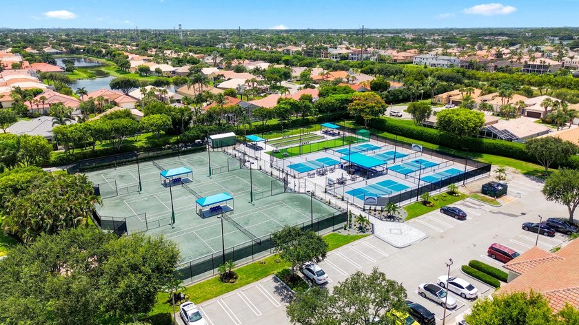 Beautifully maintained 3-bedroom, 2-bath home featuring a 2-car - photo 44
