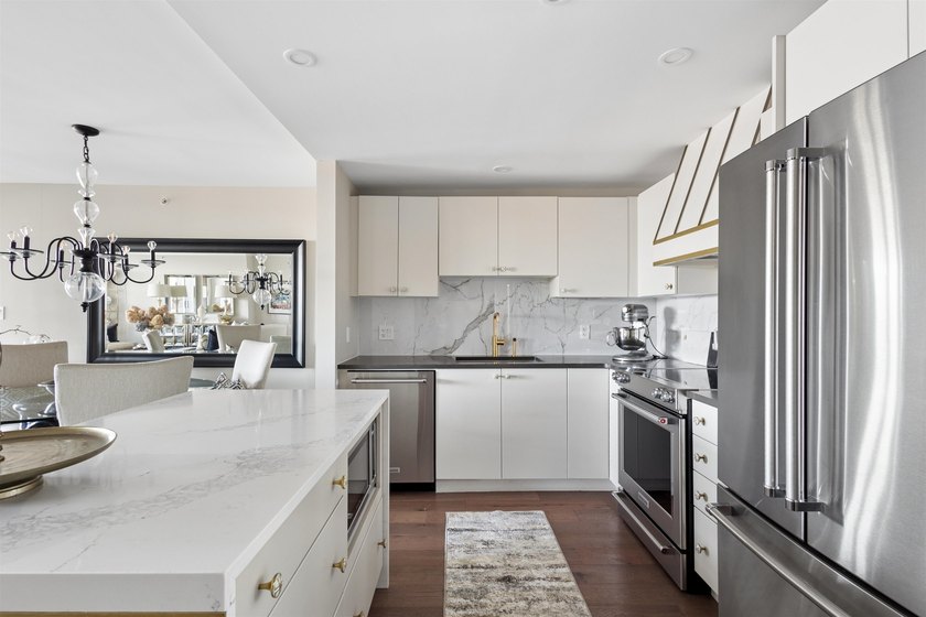 Legacy Tower II by Embassy (Bosa) in Brentwood offers a refined - photo 6