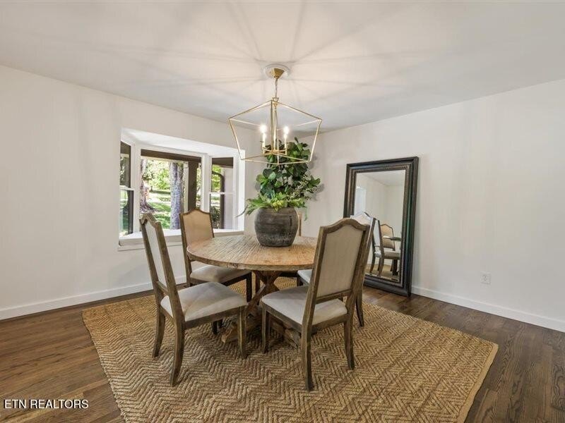 Prestigious Riverbend Estate located on almost an acre level lot - photo 9