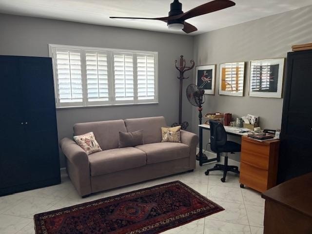 Beautiful unit completely renovated. Kitchen with soft close - photo 13