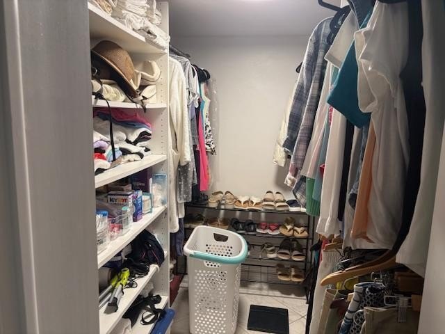 Beautiful unit completely renovated. Kitchen with soft close - photo 14